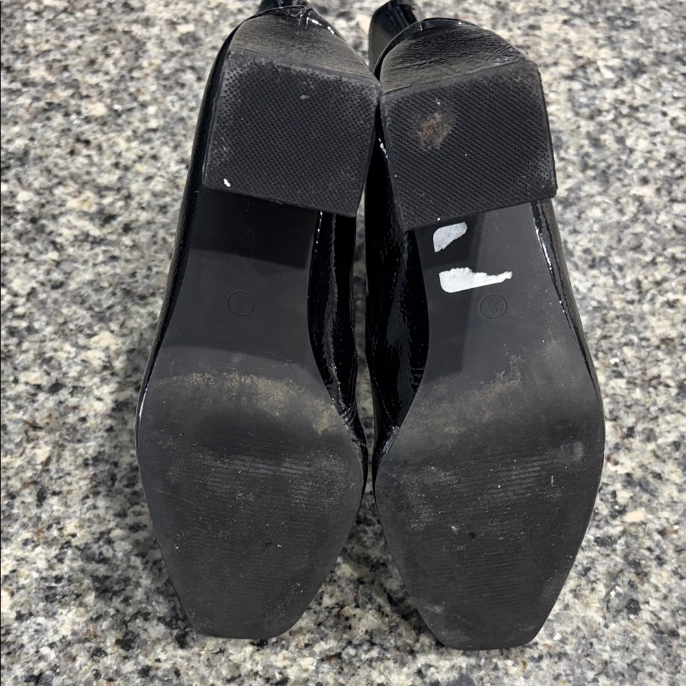 Sleek Black Patent Leather Heeled Boots - Picture 8 of 9